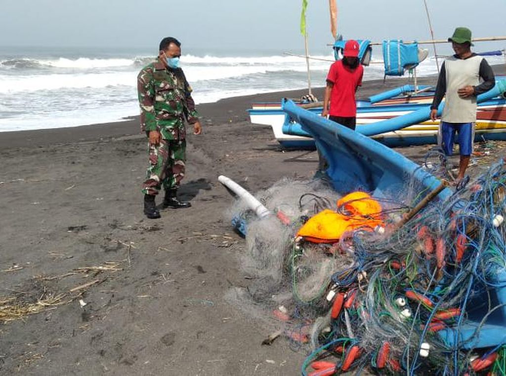 Perahu Pecah Dihantam Gelombang, 2 Nelayan Bantul Nyaris Tenggelam