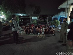 Polisi Gagalkan Perang Sarung Belasan Remaja di Surabaya