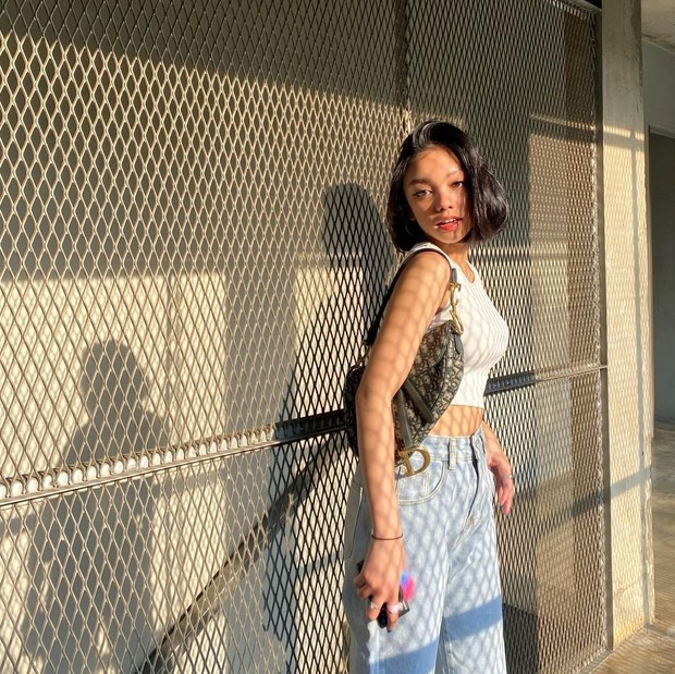 Potret kece Naura Ayu di Belakang Layar