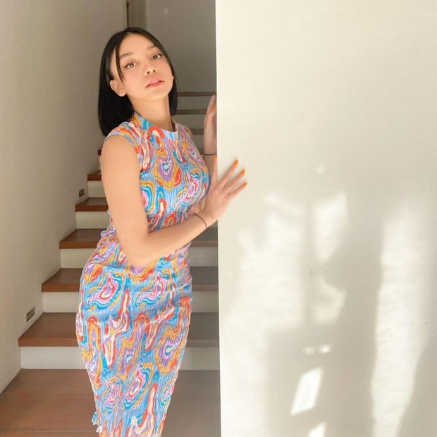 Potret kece Naura Ayu di Belakang Layar