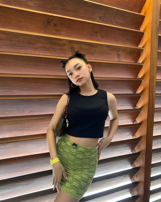 Potret kece Naura Ayu di Belakang Layar