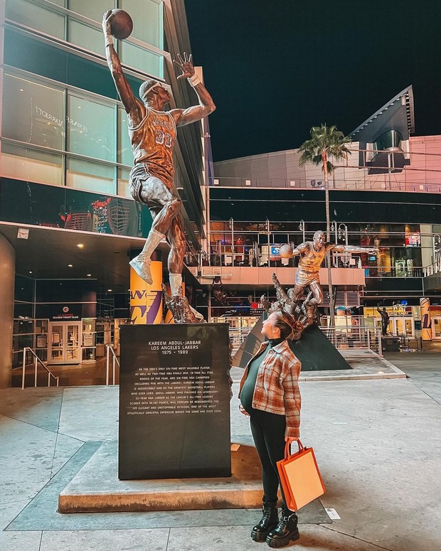 Potret Nikita Willy Pamer Baby Bump di Amerika Serikat