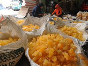 Melihat Produksi Gula Batu di Klaten