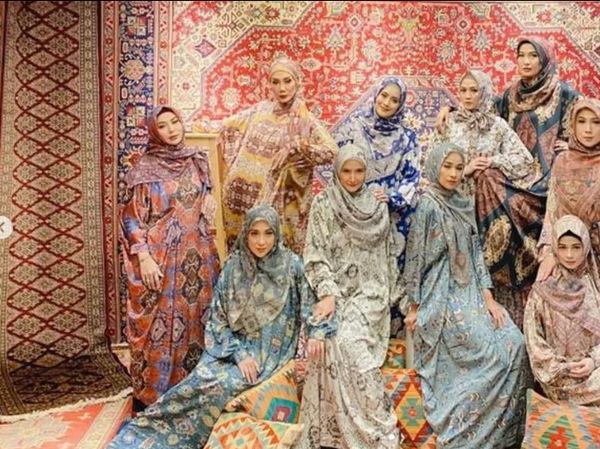 10 Foto Reuni Aktris 90-an Kini Berhijab, Ada Dina Lorenza Hingga Jihan Fahira