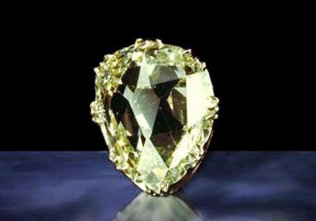 Berlian ini mempunyai warna kuning pucat dengan berat 55,2 karat