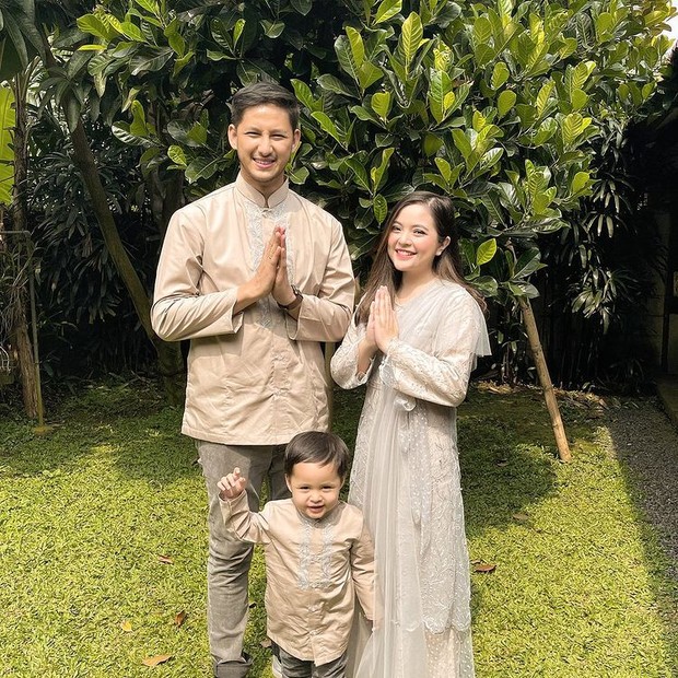 Tasya Kamila dan Arrasya dengan Busana Lebaran Tasya Kamila dan Arrasya