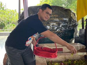 Tommy Kurniawan Ziarah ke Makam Soekarno, Tak Lupakan Jasa Pahlawan Tommy Kurniawan Ziarah ke Makam Soekarno, Tak Lupakan Jasa Pahlawan