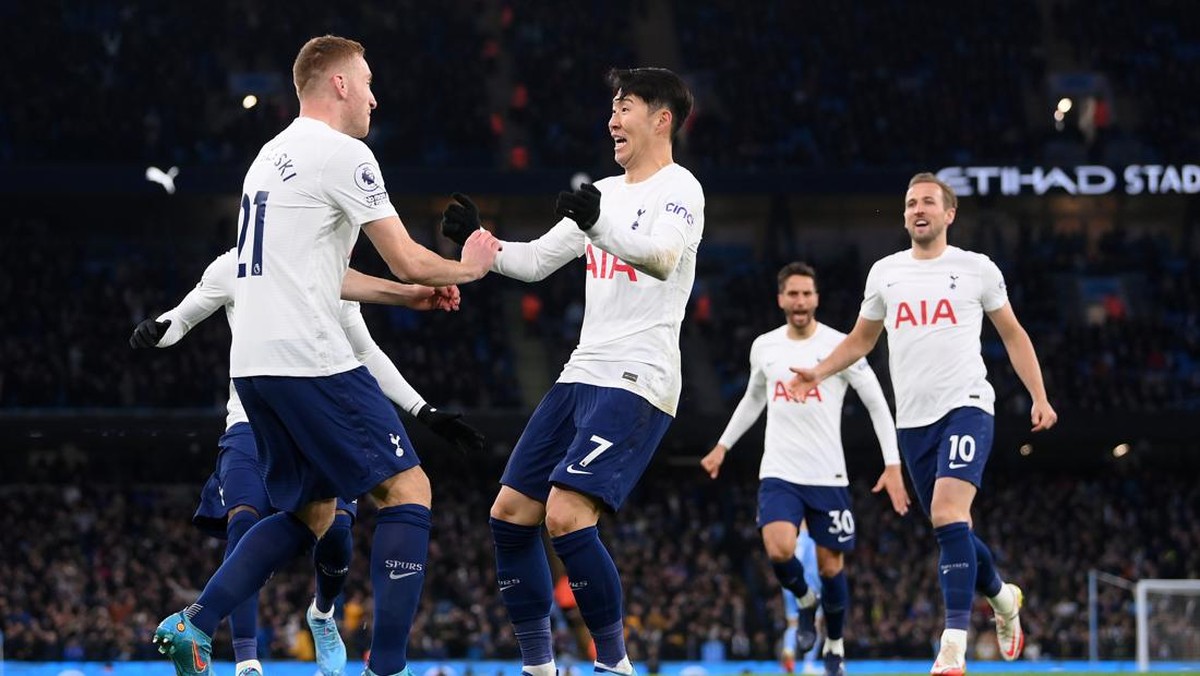 Dejan Kulusevski merayakan gol bersama rekan-rekannya di Tottenham Hotspur. (Foto: Getty Images/Laurence Griffiths)