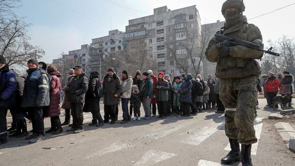 Antre Panjang Pembagian Makanan di Mariupol Dijaga Ketat Tentara Rusia