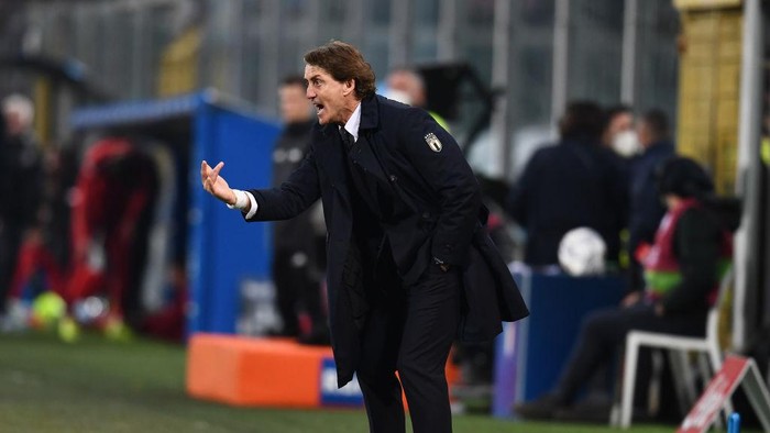PALERMO, ITALY - MARCH 24: Head coach of Italy Roberto Mancini   reacts during the 2022 FIFA World Cup Qualifier knockout round play-off match between Italy and North Macedonia at Stadio Comunale Renzo Barbera on March 24, 2022 in Palermo, Italy . (Photo by Claudio Villa/Getty Images)