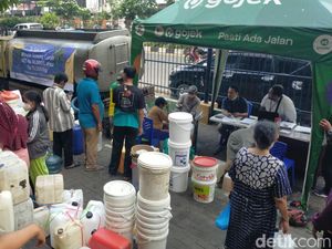 Pedagang Pasar Wonokromo Antre Migor Curah Sesuai HET