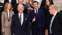 Bahas Invasi Rusia ke Ukraina, Biden-Macron Rapat di Belgia