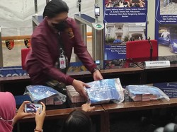 Penampakan Duit Bukti Kasus Binomo Indra Kenz, Banyak Banget!