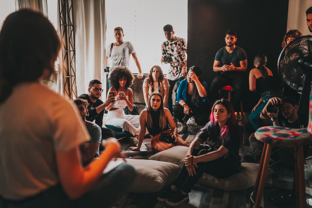 Bergabung dan aktif dalam komunitas/Foto: Pexels.com/Matheus Bertelli