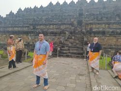 Bersandal Upanat, Puluhan Delegasi G20 Naik Candi Borobudur
