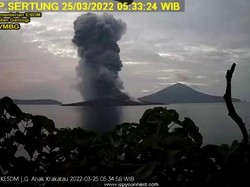 Gunung Anak Krakatau Erupsi, Semburkan Abu Vulkanik 2 Km