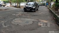 Duh... Sumur Resapan di Cipinang Indah Jaktim Bikin Jalan Rusak