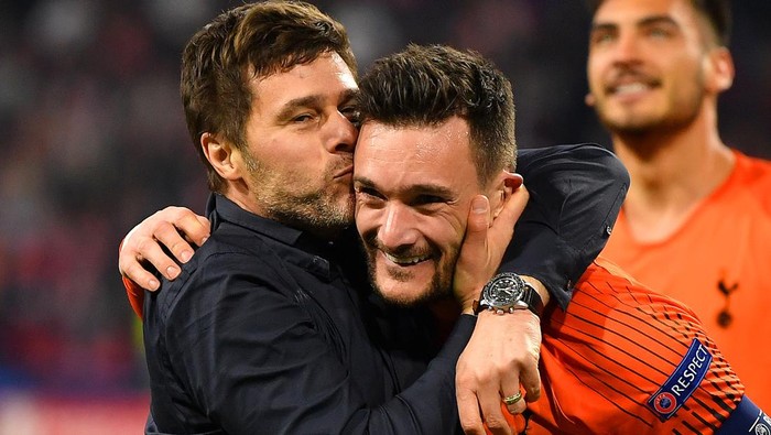 AMSTERDAM, NETHERLANDS - MAY 08: Mauricio Pochettino, Manager of Tottenham Hotspur celebrates victory with Hugo Lloris of Tottenham Hotspur after the UEFA Champions League Semi Final second leg match between Ajax and Tottenham Hotspur at the Johan Cruyff Arena on May 08, 2019 in Amsterdam, Netherlands. (Photo by Dan Mullan/Getty Images )