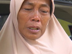 Kisah Pilu Ibu Omin Banting Tulang demi 10 Orang Keluarga Kala Suami Sakit