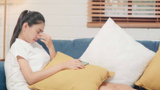 Ilustrasi Perempuan Mengucek Mata/Freepik/tirachardz Ilustrasi Perempuan Mengucek Mata/Freepik/tirachardz