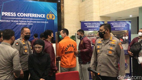 Berbaju Tahanan, Indra Kenz Bayar Mahal Perbuatannya