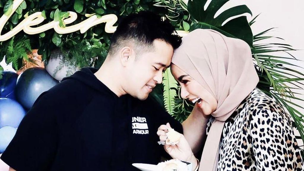 Intip Kebersamaan Olla Ramlan dan Aufar Hutapea Saat Acara Makan Keluarga  Intip Kebersamaan Olla Ramlan dan Aufar Hutapea Saat Acara Makan Keluarga