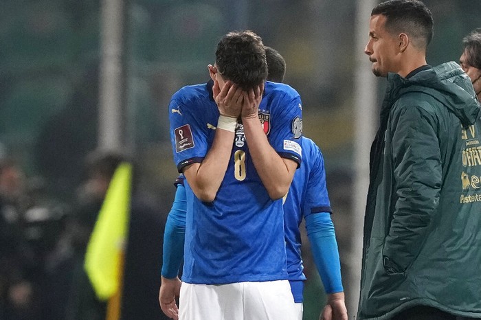 Italys Jorginho cries after his teams got eliminated in the World Cup qualifying play-offsoccer match between Italy and North Macedonia, at Renzo Barbera stadium, in Palermo, Italy, Thursday, March 24, 2022. North Macedonia won 1-0. (AP Photo/Antonio Calanni)