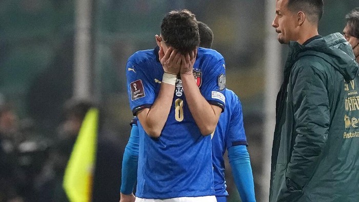 Italys Jorginho cries after his teams got eliminated in the World Cup qualifying play-offsoccer match between Italy and North Macedonia, at Renzo Barbera stadium, in Palermo, Italy, Thursday, March 24, 2022. North Macedonia won 1-0. (AP Photo/Antonio Calanni)