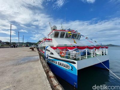 Foto: Kapal Wisata Bottom Glass, Pesona Baru Labuan Bajo