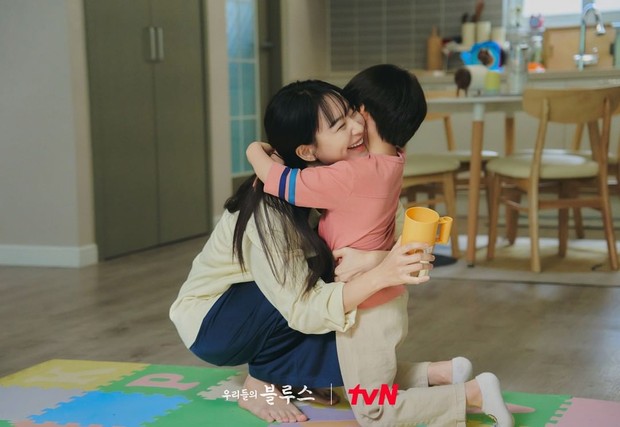 Karakter Shin Min Ah di drama Our Blues