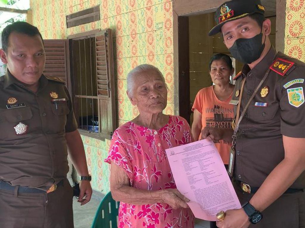 Jaksa Hentikan Kasus Nenek 96 Tahun Tersangka Perusakan Tanaman di Samosir Jaksa Hentikan Kasus Nenek 96 Tahun Tersangka Perusakan Tanaman di Samosir