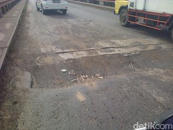 Pelan-pelan Lur! Jembatan Juwana Pati Rusak Parah