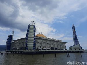 Ramadan 2022, Masjid Al-Alam di Teluk Kendari Akan Gelar Tarawih-Rapatkan Saf Ramadan 2022, Masjid Al-Alam di Teluk Kendari Akan Gelar Tarawih-Rapatkan Saf