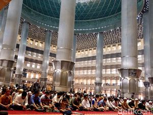 9 Amalan Sunah Sebelum Salat Jumat, Laki-laki Muslim Wajib Tahu! 9 Amalan Sunah Sebelum Salat Jumat, Laki-laki Muslim Wajib Tahu!