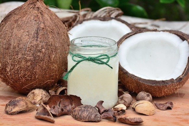 Minyak kelapa sebagai bahan alami perawatan kuku/pixabay.com Minyak kelapa hangat dipercaya dapat digunakan untuk perawatan kuku dan bisa digunakan oleh orang yang rentan terhadap infeksi.