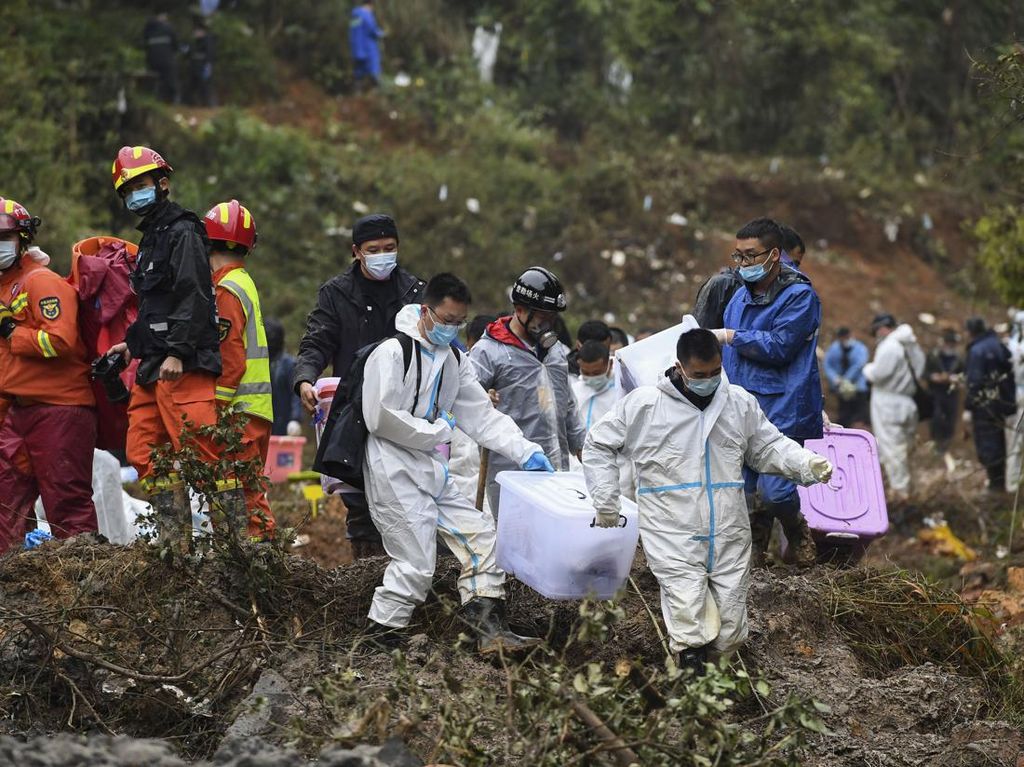 Boeing 737-800 Jatuh di Guangxi, Bagian Tubuh Korban Ditemukan