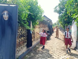 Makam di Madiun yang Dipenuhi Hantu Tak Bikin Nyali Anak-anak Ciut