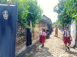 Makam di Madiun yang Dipenuhi Hantu Tak Bikin Nyali Anak-anak Ciut Makam di Madiun yang Dipenuhi Hantu Tak Bikin Nyali Anak-anak Ciut