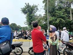 Pria Ini Bawa Istri dan 2 Anaknya Ikut Aksi PA 212 di Patung Kuda