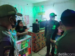 Razia Jelang Ramadhan, Satpol PP Lamongan Sita Puluhan Botol Miras Razia Jelang Ramadhan, Satpol PP Lamongan Sita Puluhan Botol Miras