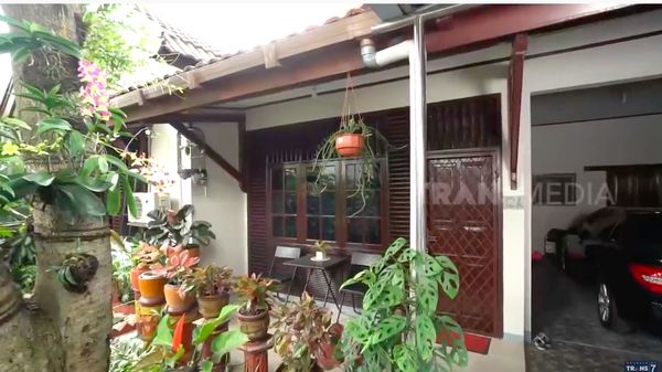 8 Potret Rumah Sederhana Mpok Atiek, Dibeli Setengah Jadi Rp 58 Juta