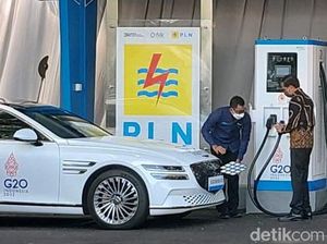 Jokowi: Kita Tunjukkan Ekosistem Kendaraan Listrik RI Berkembang Cepat