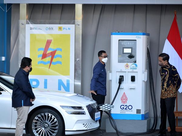 Jokowi Resmikan SPBU Listrik Fast Charging di Bali