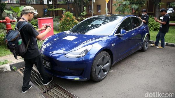 Ini Mobil Tesla Indra Kenz yang Disita Polisi