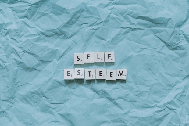 Self Esteem/Unsplash/Pawel Czerwinski Self Esteem/Unsplash/Pawel Czerwinski