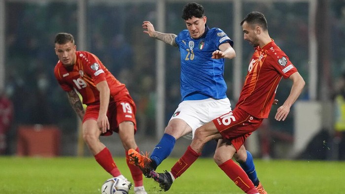 North Macedonia players celebrate as Italy's Alessandro Bastoni reacts after his team's got eliminated at the end of the World Cup qualifying play-off soccer match between Italy and North Macedonia, at Renzo Barbera stadium, in Palermo, Italy, Thursday, March 24, 2022. North Macedonia won 1-0. (AP Photo/Antonio Calanni)