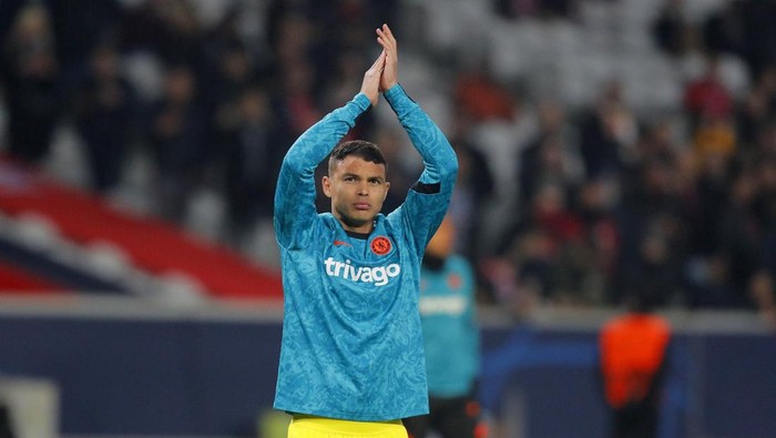 Chelseas Thiago Silva applauds ahead of the Champions League, second leg, round of 16, soccer match between Lille and Chelsea at the Stade Pierre Mauroy stadium in Villeneuve dAscq, northern France, Wednesday, March 16, 2022. (AP Photo/Michel Spingler)