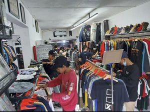 Pasar Bebas Baju Bekas