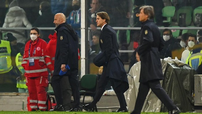 PALERMO, ITALY - MARCH 24: Roberto Mancini, Head Coach of Italy makes his way towards the dressing room after the 2022 FIFA World Cup Qualifier knockout round play-off match between Italy and North Macedonia at Stadio Renzo Barbera on March 24, 2022 in Palermo, Italy. (Photo by Tullio M. Puglia/Getty Images)