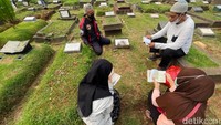 Apa Saja yang Dibaca saat Ziarah Kubur?